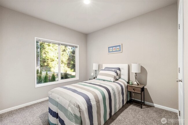 Building Photo - 39001 Shoreview Dr NE