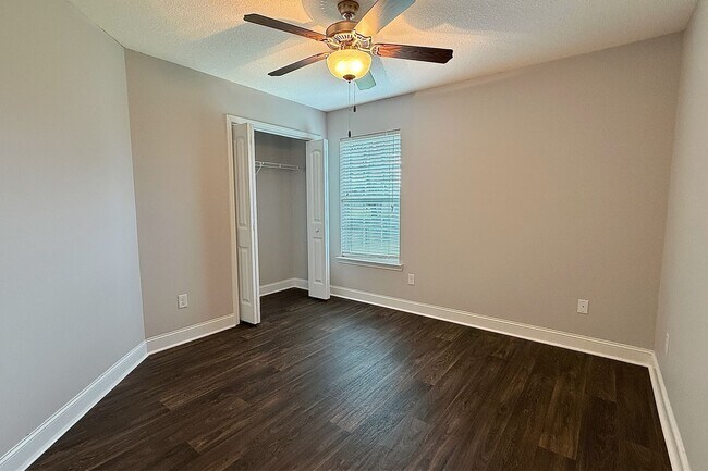 Building Photo - 309 Nashview Trail