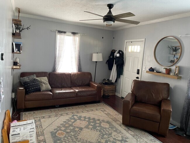 Building Photo - 3124 W Fairview Ave