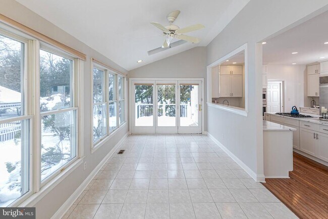 Building Photo - 497 Christopher Dr