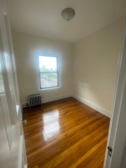 Building Photo - 504 Beacon St