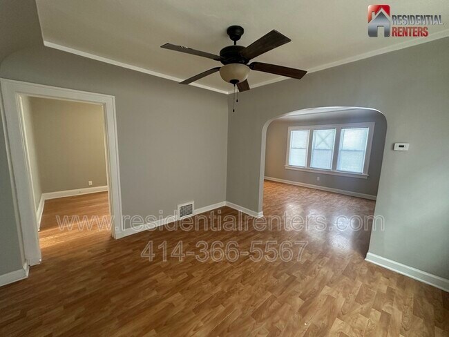 Building Photo - 223 W Keefe Ave