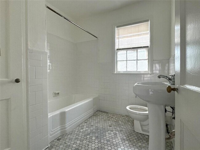 Building Photo - 72 Delmont Dr NE