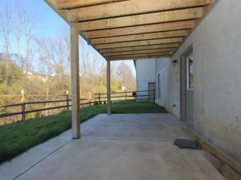 Building Photo - 983 Bandanna Dr