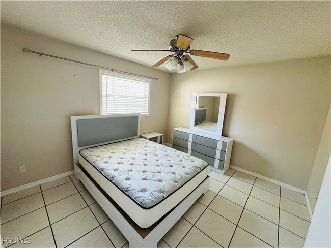 Building Photo - 1421 SW 9th Ct