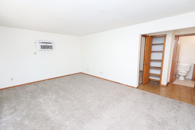 Building Photo - Minnehaha Apartments | 3628