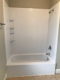 Tub in the full bathroom - 2126 Withnell Ave