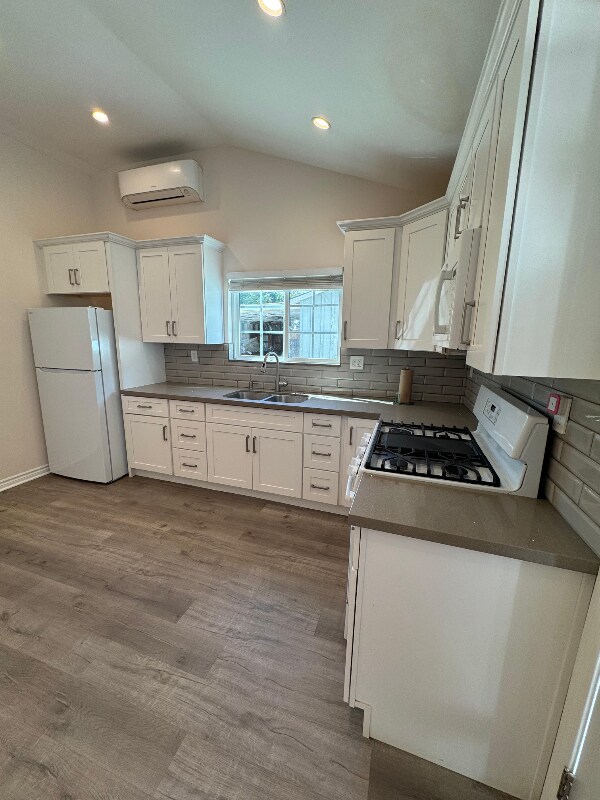 Building Photo - 22850 Erwin St