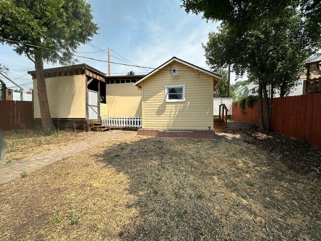 Building Photo - 919 N Eldorado Ave