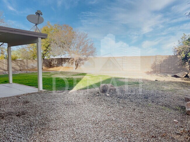 Building Photo - 2207 S Peppertree Ct