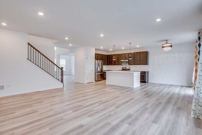 Building Photo - 205 Tinana St