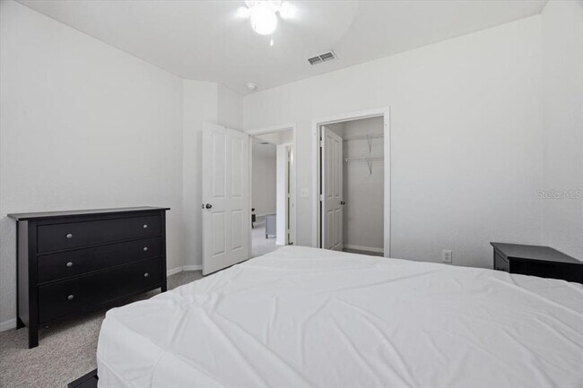 Building Photo - 4008 Hemingway Cir
