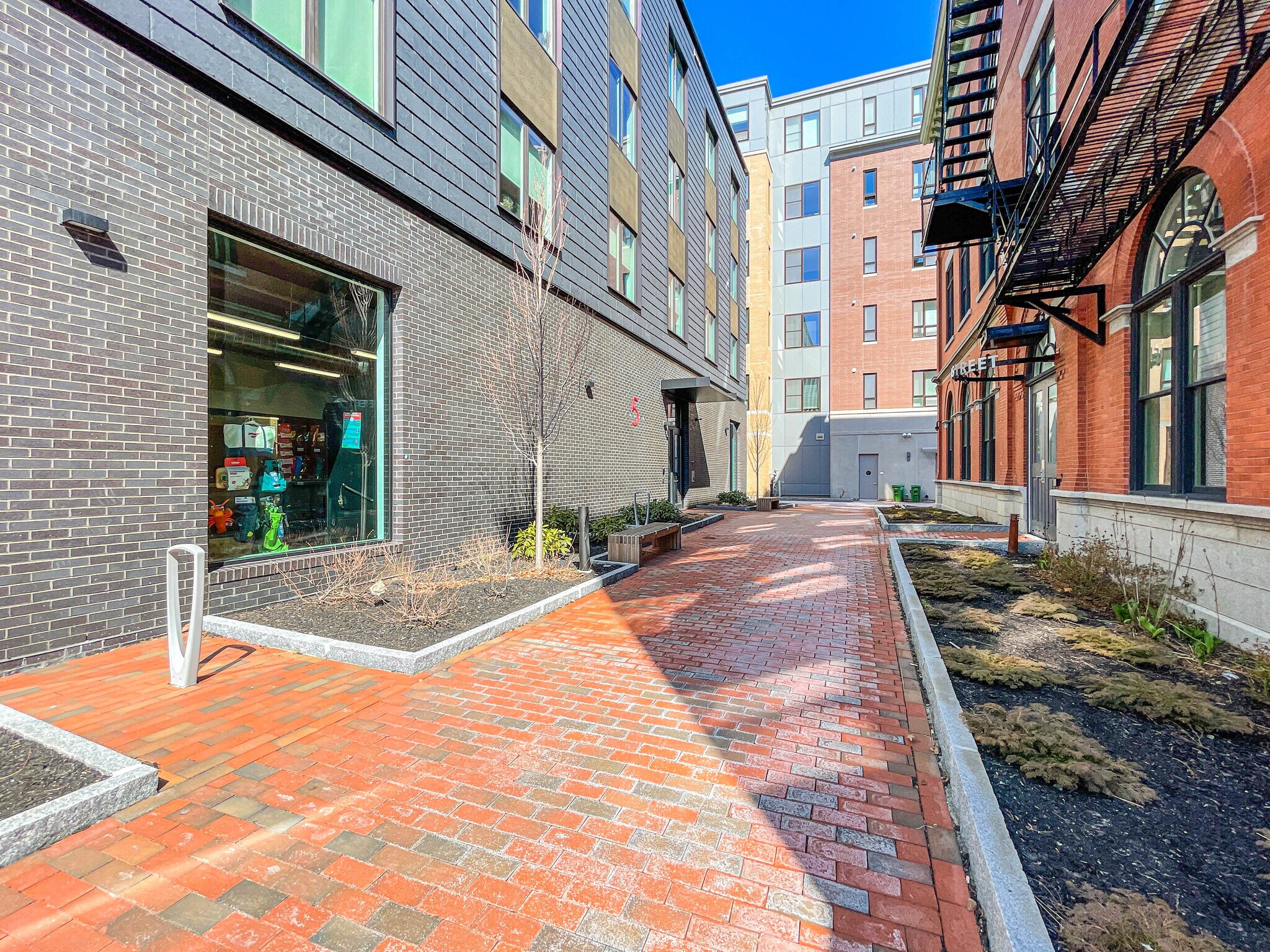 Building Photo - 5 India St