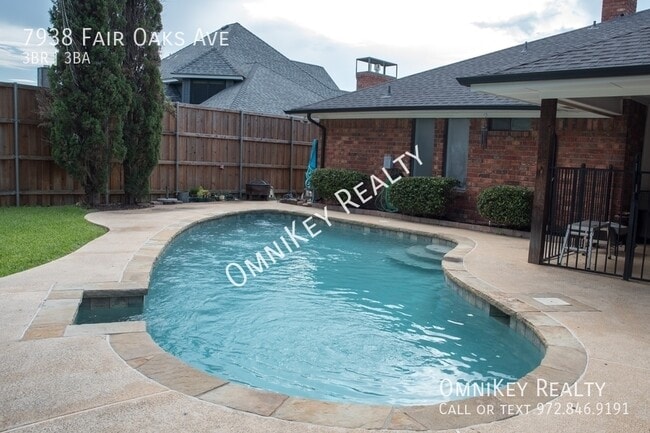Building Photo - 7938 Fair Oaks Ave