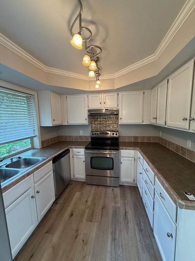 Building Photo - Stylish & Spacious West Salem Home 3Bed/2Bath