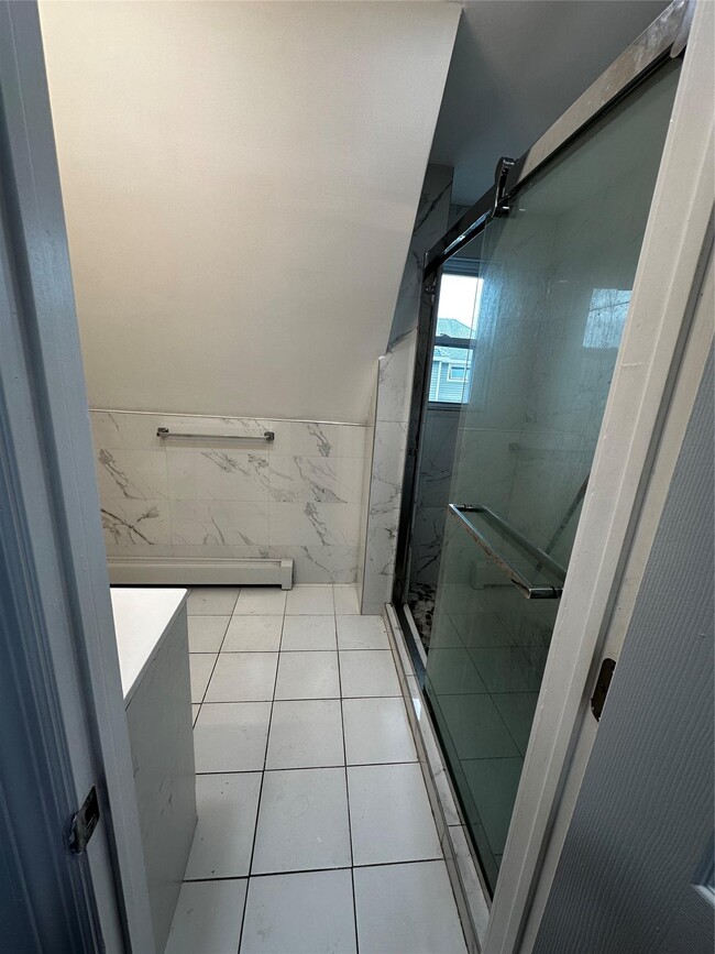 Building Photo - 13 E Marie St