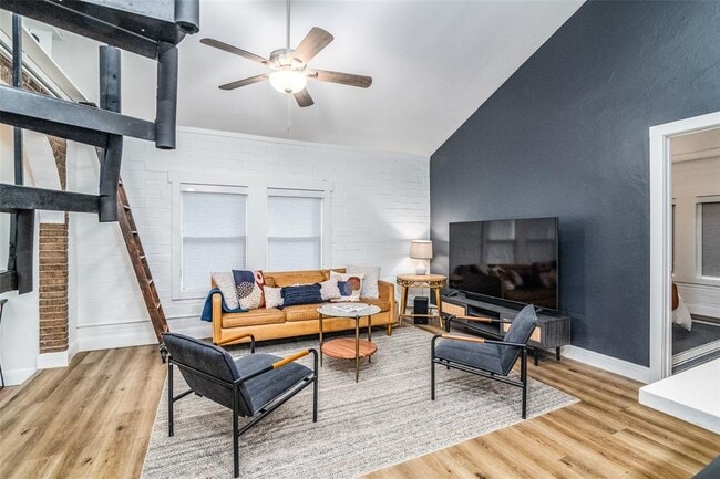 Building Photo - 1507 Holly St