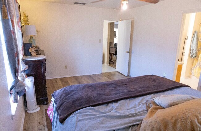 Building Photo - 2601 Mason Dr