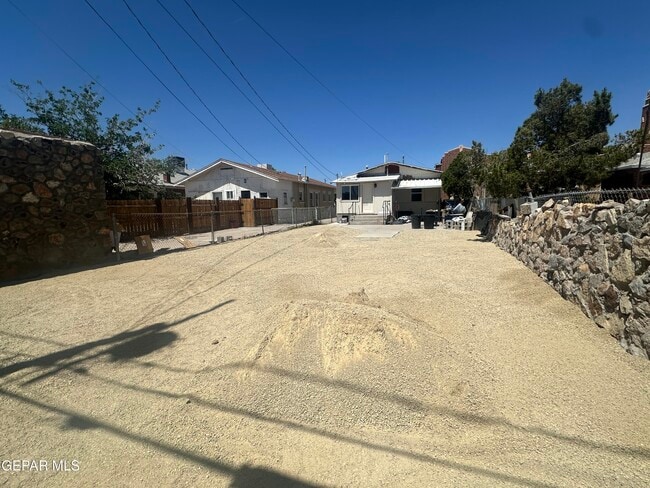 Building Photo - 3814 Hueco Ave