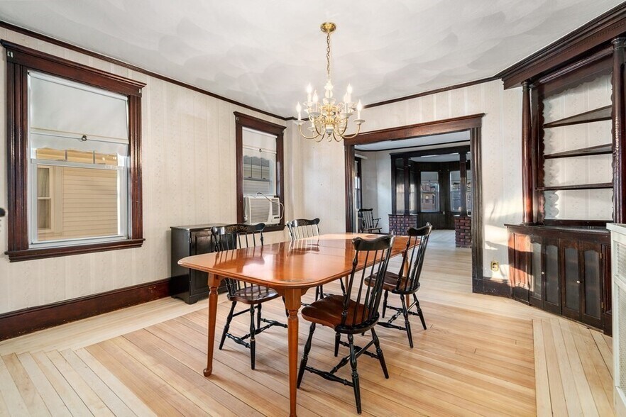 Building Photo - 14 Windsor Rd