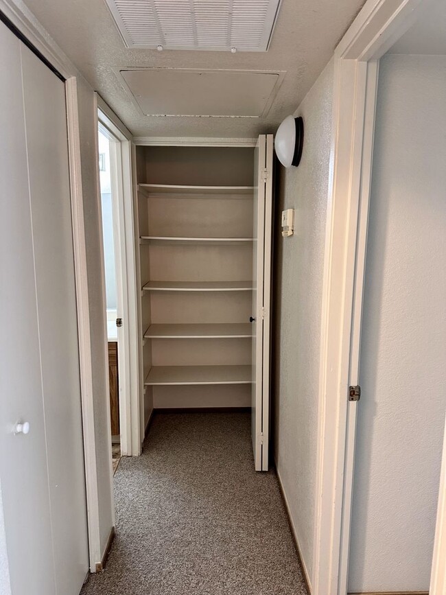 Building Photo - 2 Bedroom, 2 Bath Condo