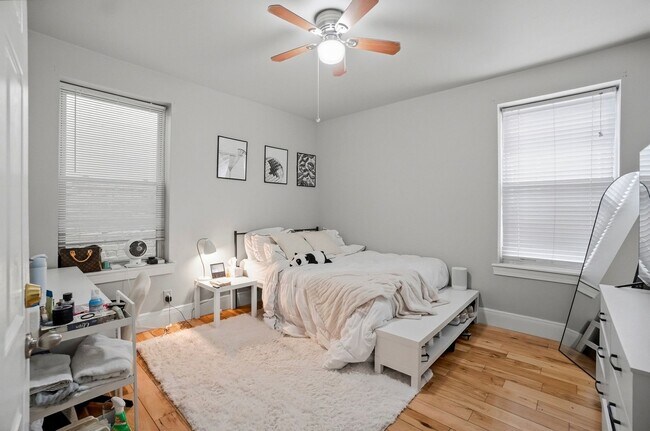 Building Photo - 7 Bed/3 Bath Mins. from UC Campus $700/pp ($4,900/mo)!