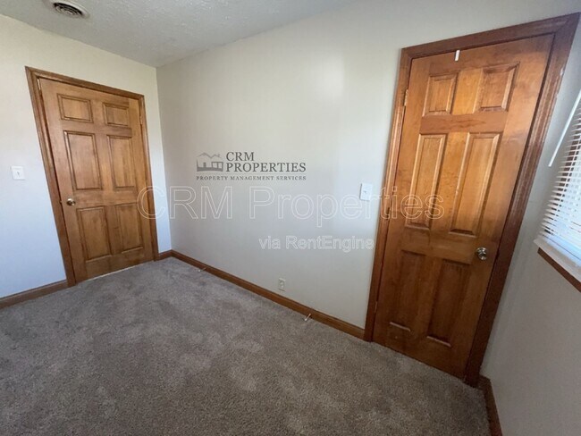 Building Photo - 1504 N Philips St