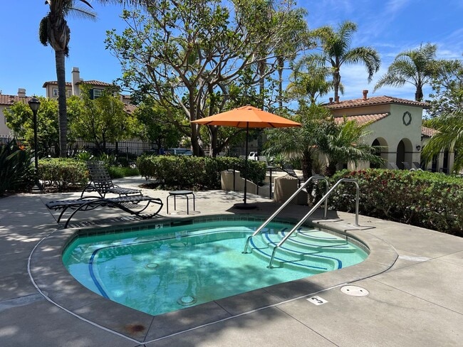 Building Photo - Amazing 2 Bedroom/2.5 Bathroom