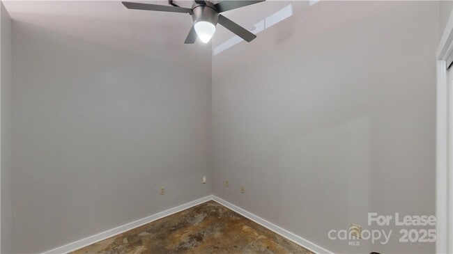 Building Photo - 626 N Graham St