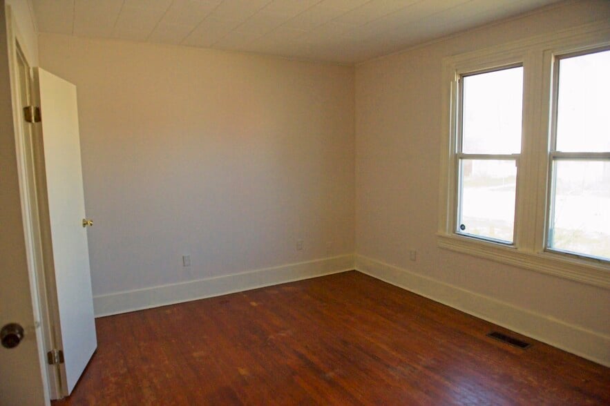 Building Photo - 1387 Central Ave