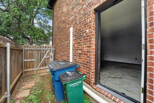 Building Photo - 8409 Nairn Dr