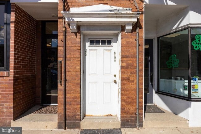 Building Photo - 607 Station Ave