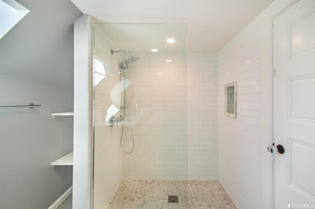 Building Photo - 3242 Washington St