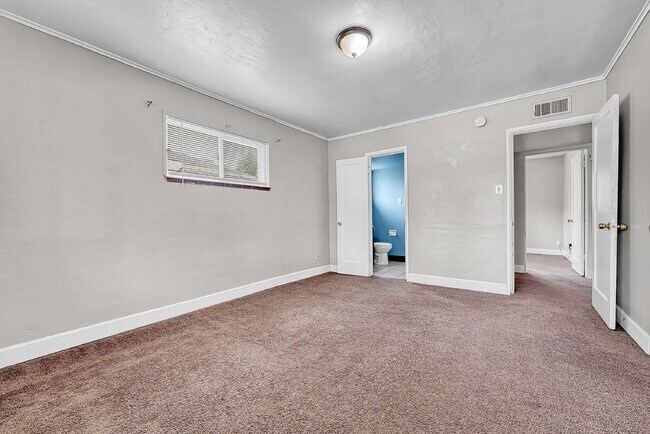 Building Photo - $2,295.00 - 3 Bedrooms, 2 Bathrooms, Singl...