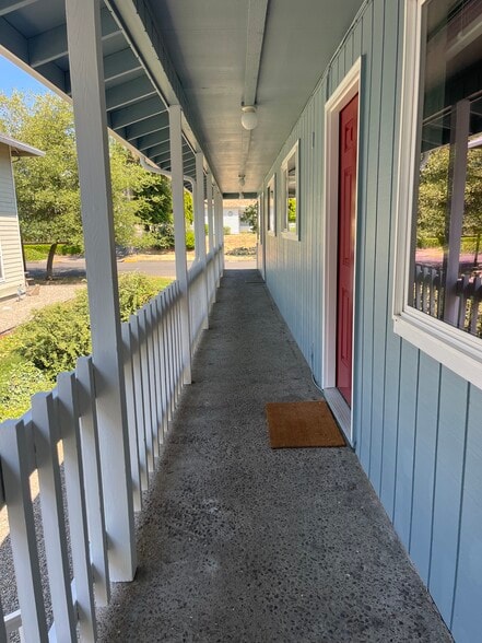 Top hallway - 1948 Harris St
