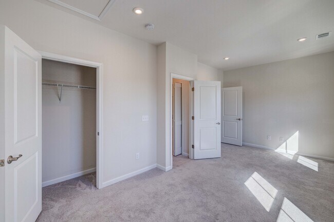 Building Photo - 4316 Summercrest Blvd