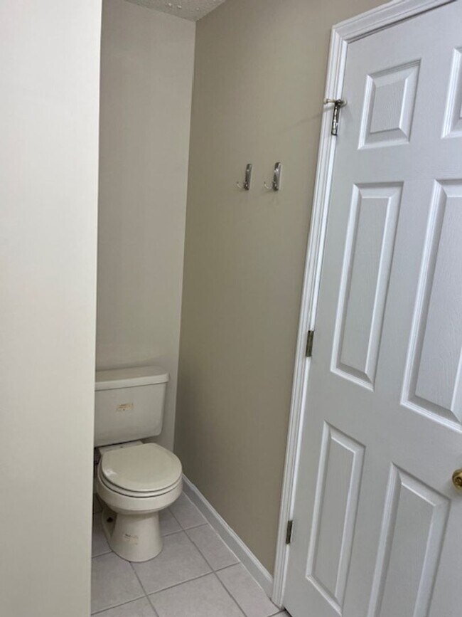 Building Photo - 2 bedroom, 1.5 bath Townhouse: Oaklawn Park!