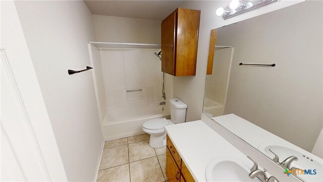 Building Photo - 2402 Lazy Ridge Dr