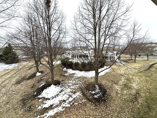 Building Photo - 6218 Shadyview Ln N