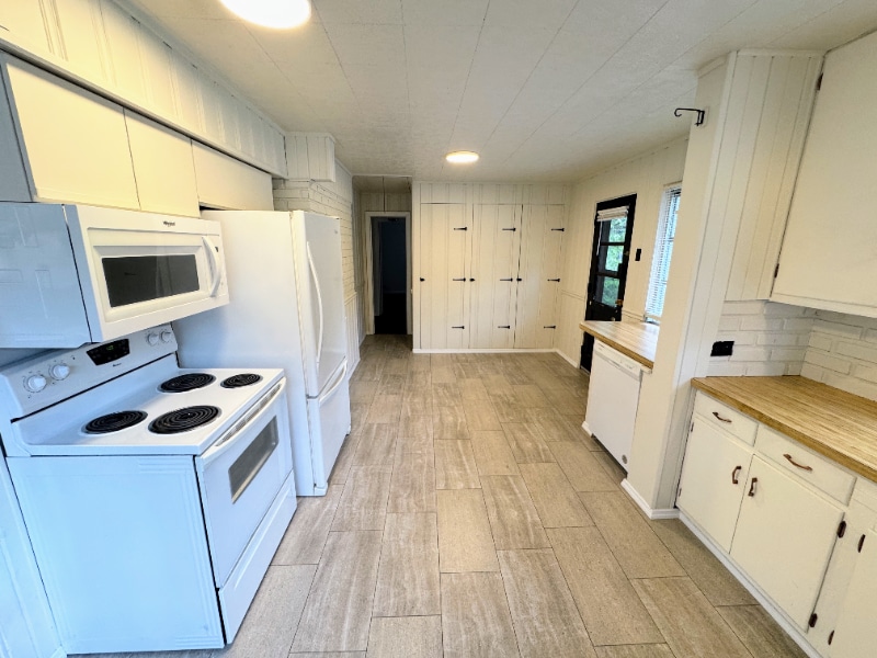 Building Photo - 465 East Dr