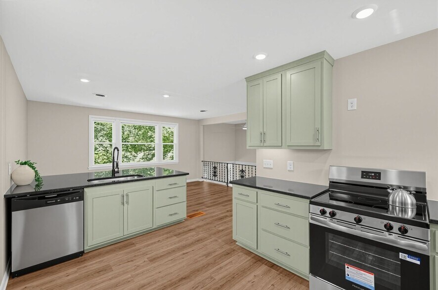 Building Photo - 2695 Barclay Dr