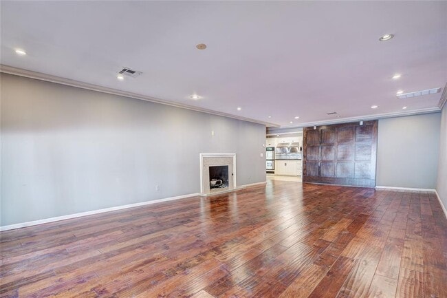 Building Photo - 6325 Glenbrook Ct