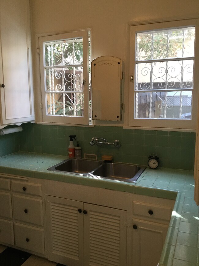 Kitchen - 8372 Blackburn Ave