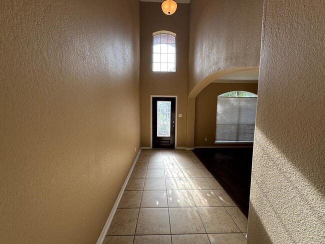 Building Photo - 24423 Hampton Lakes Dr