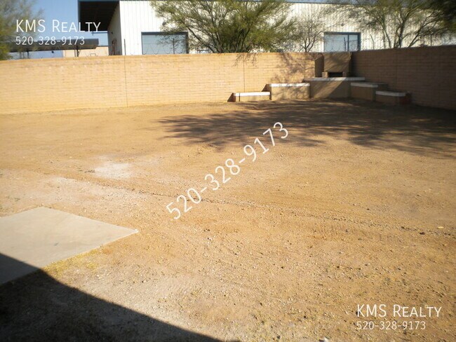 Building Photo - 2321 S Layton Pl