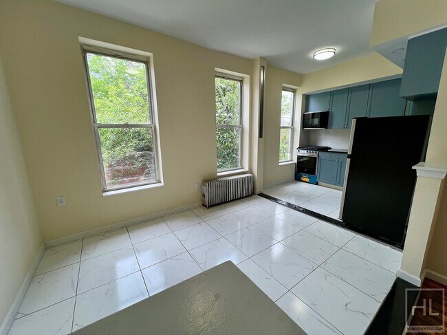 Building Photo - 2BR 1BA Original Layout Renovated 5th Ave Park Slope