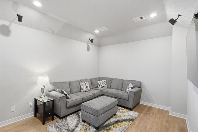 Building Photo - 18800 N Bee Cave Springs Cir