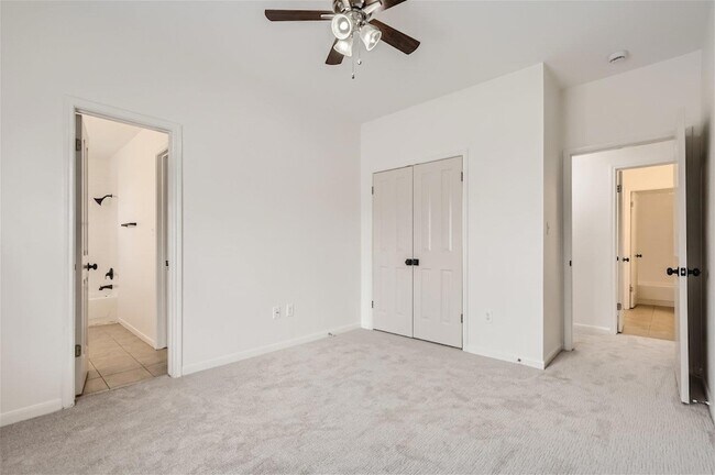 Building Photo - 5711 Bexley Ct