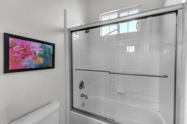 Building Photo - 35 Calle La Reina