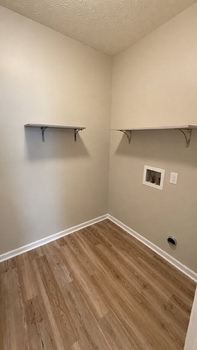 Building Photo - NORTH EAST/LAWRENCE 4 BEDROOM 2.5 BATH NEWER HOME AVAILABLE NOW!